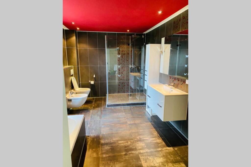 Grosses 4 Zimmer Apartment Naehe Messe Hanovra Exterior foto
