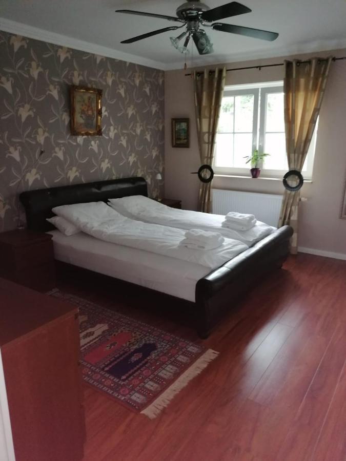 Grosses 4 Zimmer Apartment Naehe Messe Hanovra Exterior foto