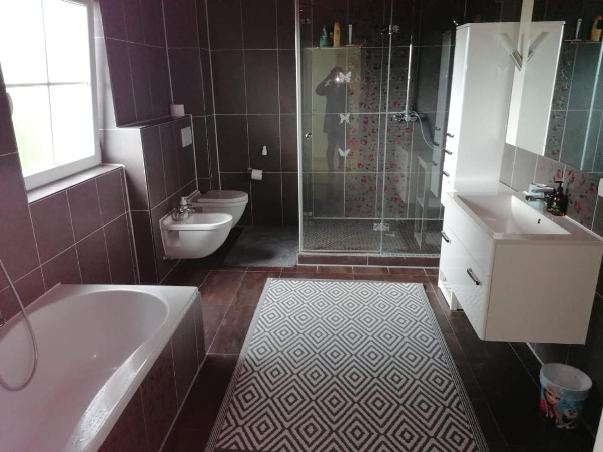 Grosses 4 Zimmer Apartment Naehe Messe Hanovra Exterior foto